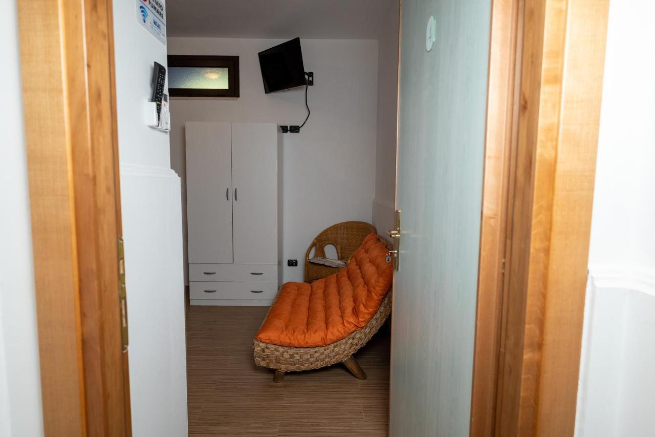 La Dimora Degli Artisti Bed & Breakfast Policoro Bagian luar foto